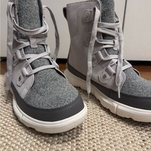 Sorel Light Gray Explorer Boots! Never Worn!